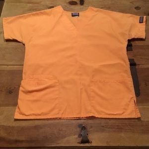 🌸 $3 If bundled XXS Scrub Top Cherokee Please bundle